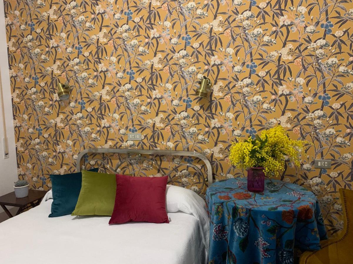 ברבסטרו Hostal Pirineos מראה חיצוני תמונה