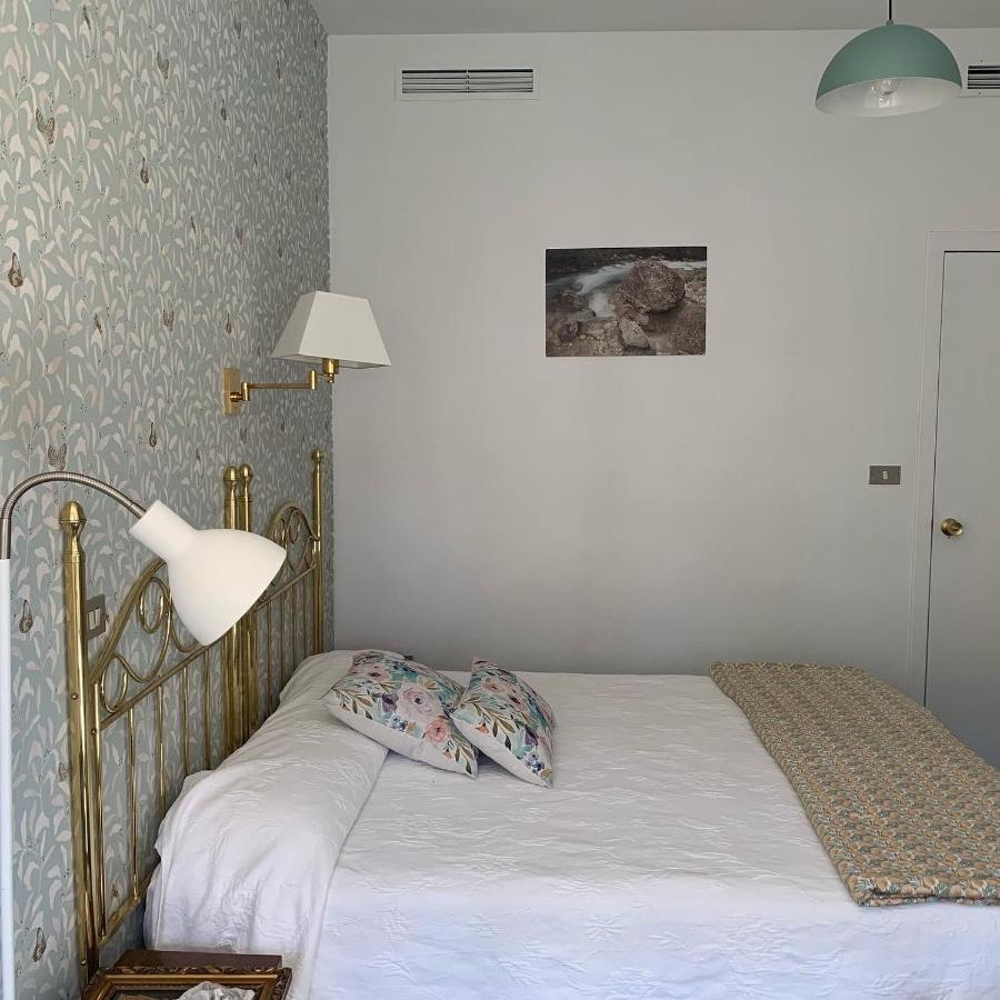 ברבסטרו Hostal Pirineos מראה חיצוני תמונה