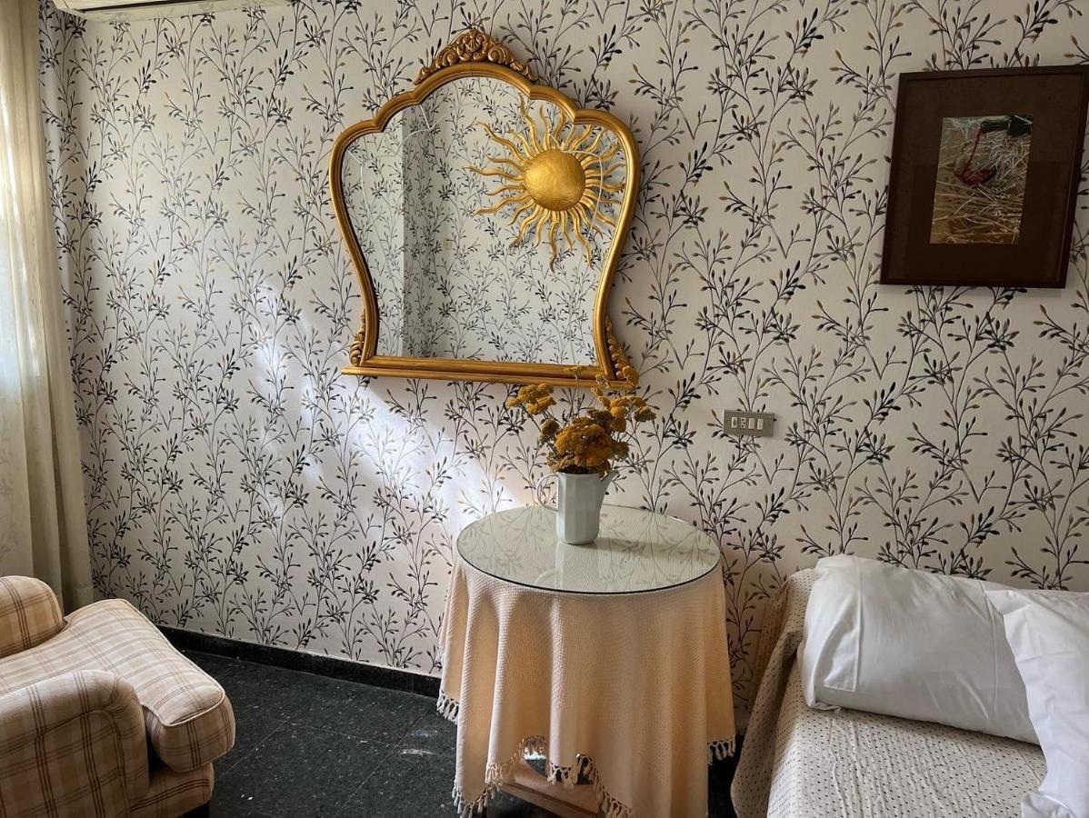 ברבסטרו Hostal Pirineos מראה חיצוני תמונה