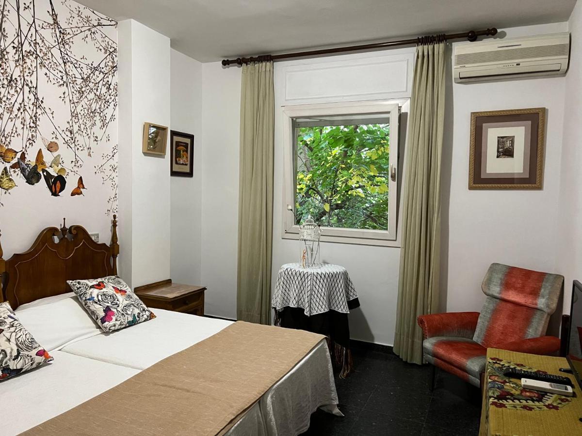 ברבסטרו Hostal Pirineos מראה חיצוני תמונה