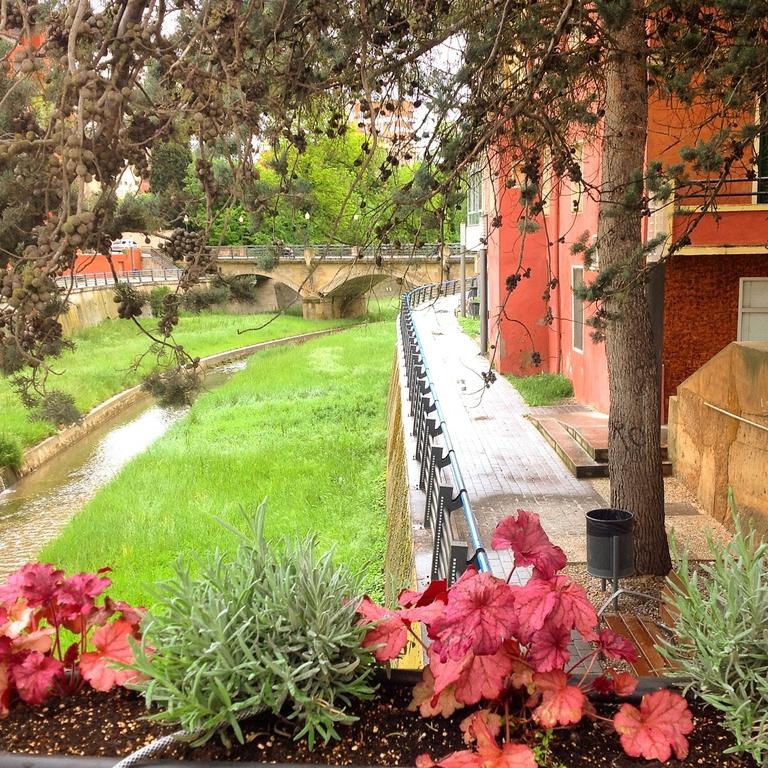 ברבסטרו Hostal Pirineos מראה חיצוני תמונה