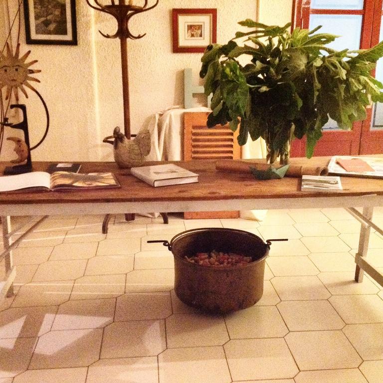 ברבסטרו Hostal Pirineos מראה חיצוני תמונה