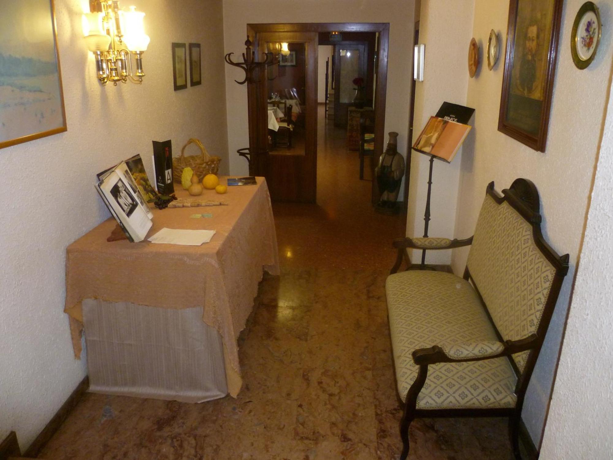 ברבסטרו Hostal Pirineos מראה חיצוני תמונה
