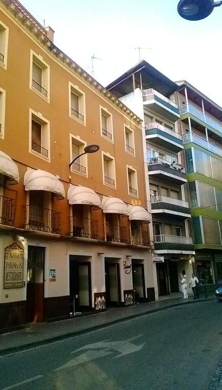 ברבסטרו Hostal Pirineos מראה חיצוני תמונה