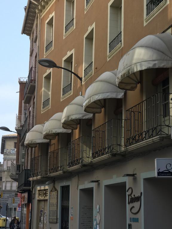 ברבסטרו Hostal Pirineos מראה חיצוני תמונה