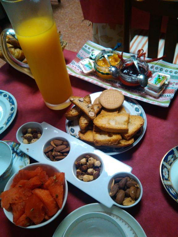 ברבסטרו Hostal Pirineos מראה חיצוני תמונה