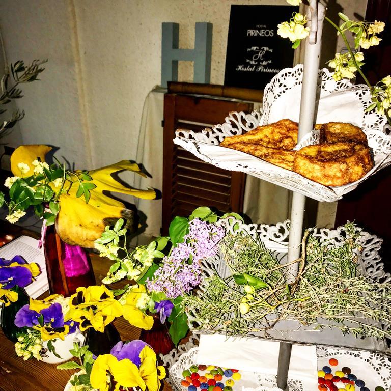 ברבסטרו Hostal Pirineos מראה חיצוני תמונה