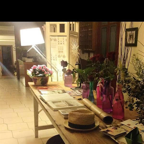ברבסטרו Hostal Pirineos מראה חיצוני תמונה